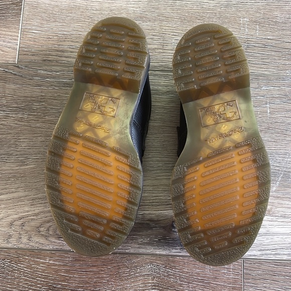 Doc Martens size 5 shoes NWOB - Picture 2 of 2